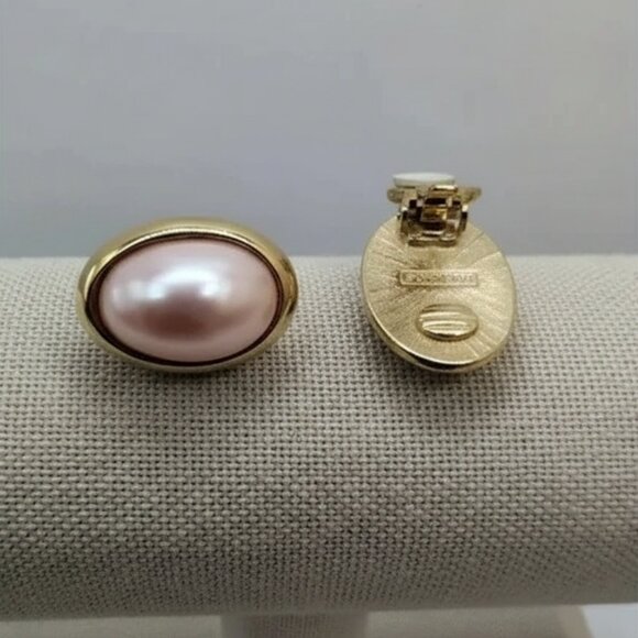 💖 Sorrelli Vintage-Style Faux Pearl Gold-Tone Clip-On Earrings - Picture 3 of 5